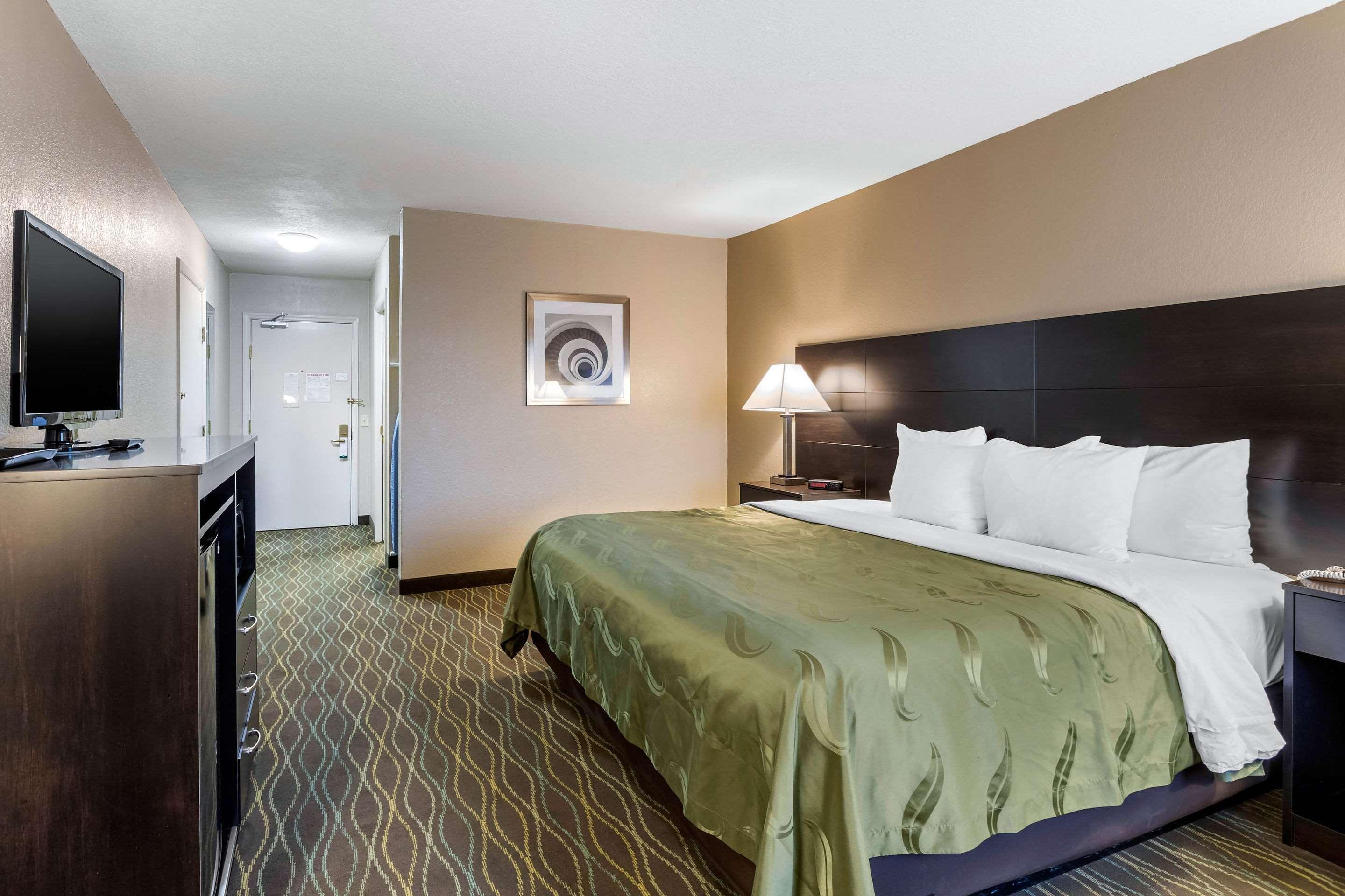 Quality Inn & Suites Des Moines - Merle Hay Road Urbandale Exterior foto